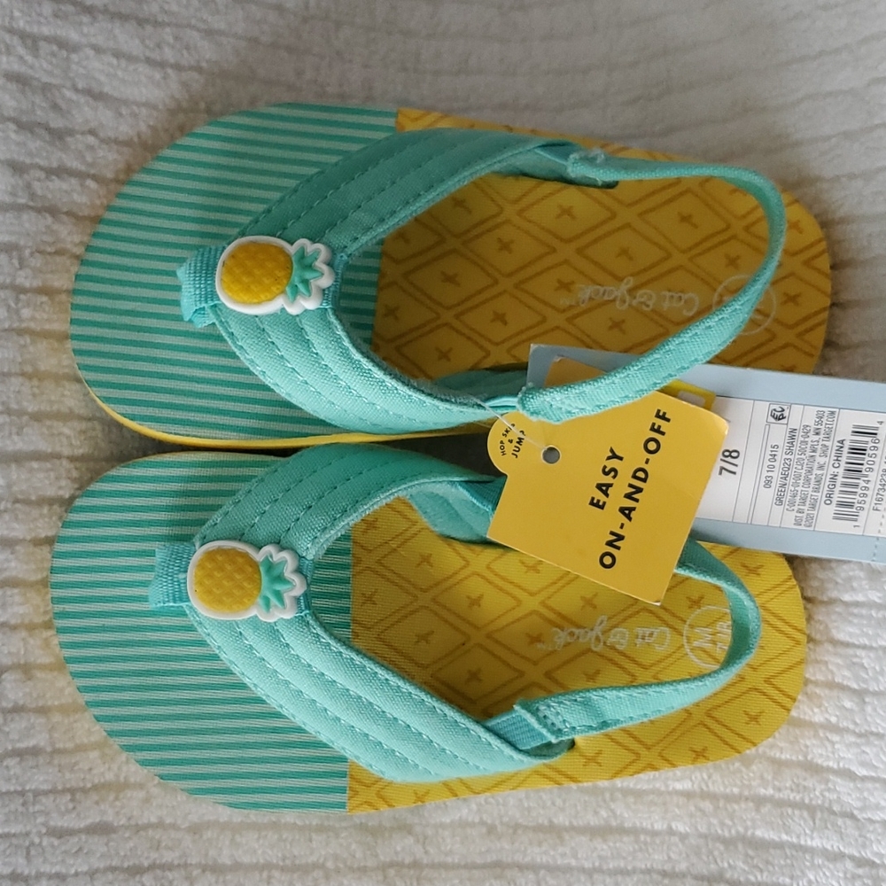 CAT AND JACK SLIP ON FLIP FLOPS IN SIZE  9/10.